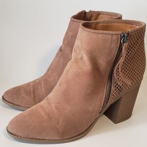 Universal Thread  Women's Crissy Laser-Cut Block Heeled Ankle Bootie Taupe Sz 10